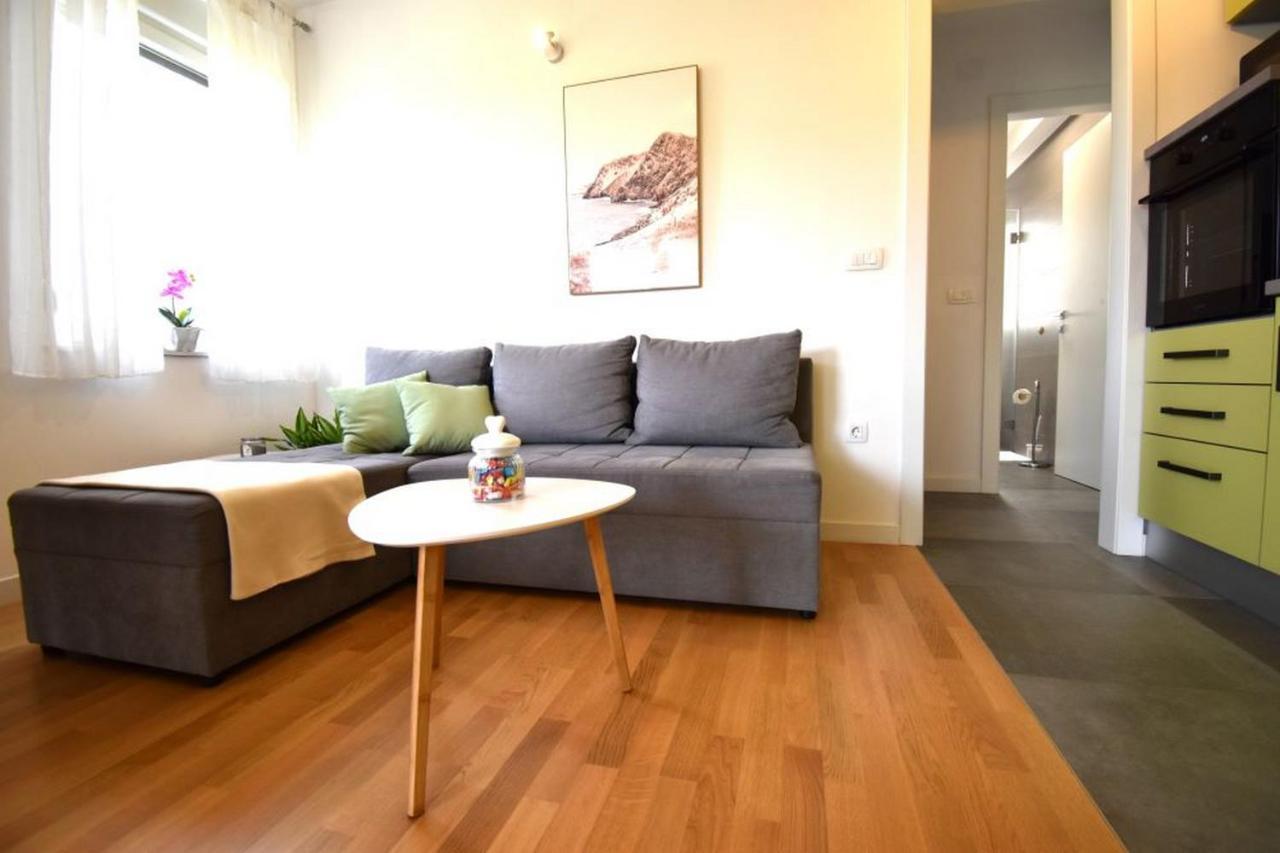 Apartment Johnny With Private Parking Zadar Exterior photo